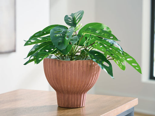 Orban Vase - Dan Dan The Mattress Man (Midland, MI)